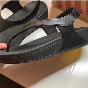 NWT FitFlop Black Skylar thong leather Sandal Sz 9